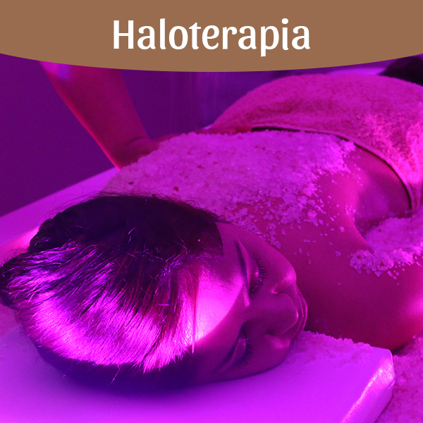 En una camilla multisensorial, combinamos la haloterapia, cromoterapia y aromaterapia, con las cualidades terapéuticas de la sal rosada del Himalaya.